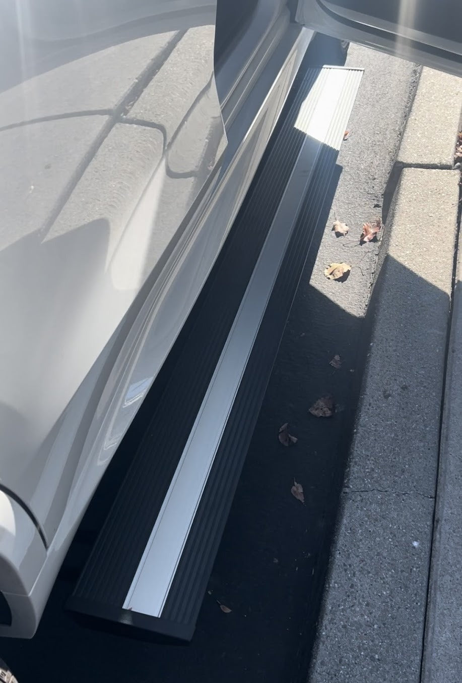 AutoTech Trends Running boards and steps for Jeep Gladiator 2018-2023 - The best-selling, Sleek and Retractable steps on the market for Luxury SUV’s & XUVs that are durable, reliable, electric, retractable, and lit with LEDs. Introducing the E-LUME Series 1 – the first bolt-on retractable Automatic Running Boards designed specifically for Jeep Gladiator 2018-2023. Experience the convenience and style with AutoTech Trends today!