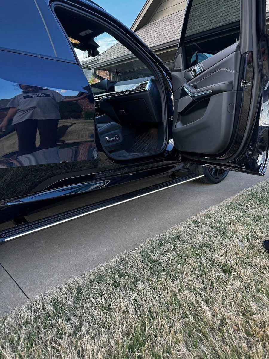 AutoTech Trends Running boards and steps for Jeep Grand Cherokee L 2021-2024 - The best-selling, Sleek and Retractable steps on the market for Luxury SUV’s & XUVs that are durable, reliable, electric, retractable, and lit with LEDs. Introducing the E-LUME Series 1 – the first bolt-on retractable Automatic Running Boards designed specifically for Jeep Grand Cherokee L 2021-2024. Experience the convenience and style with AutoTech Trends today!