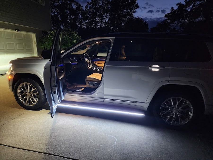 AutoTech Trends Running boards and steps for Range Rover Sport 2018-2021 - The best-selling, Sleek and Retractable steps on the market for Luxury SUV’s & XUVs that are durable, reliable, electric, retractable, and lit with LEDs. Introducing the E-LUME Series 1 – the first bolt-on retractable Automatic Running Boards designed specifically for Range Rover Sport 2018-2021. Experience the convenience and style with AutoTech Trends today!