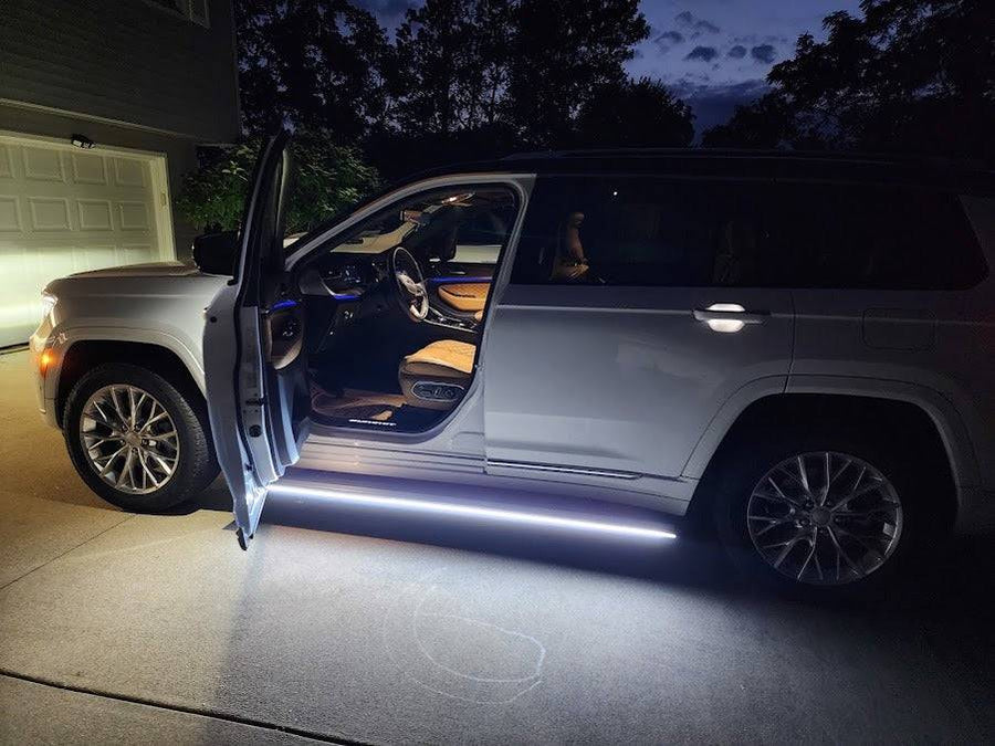 AutoTech Trends Running boards and steps for Jeep Grand Cherokee 4xe - The best-selling, Sleek and Retractable steps on the market for Luxury SUV’s & XUVs that are durable, reliable, electric, retractable, and lit with LEDs. Introducing the E-LUME Series 1 – the first bolt-on retractable Automatic Running Boards designed specifically for Jeep Grand Cherokee 4xe. Experience the convenience and style with AutoTech Trends today!