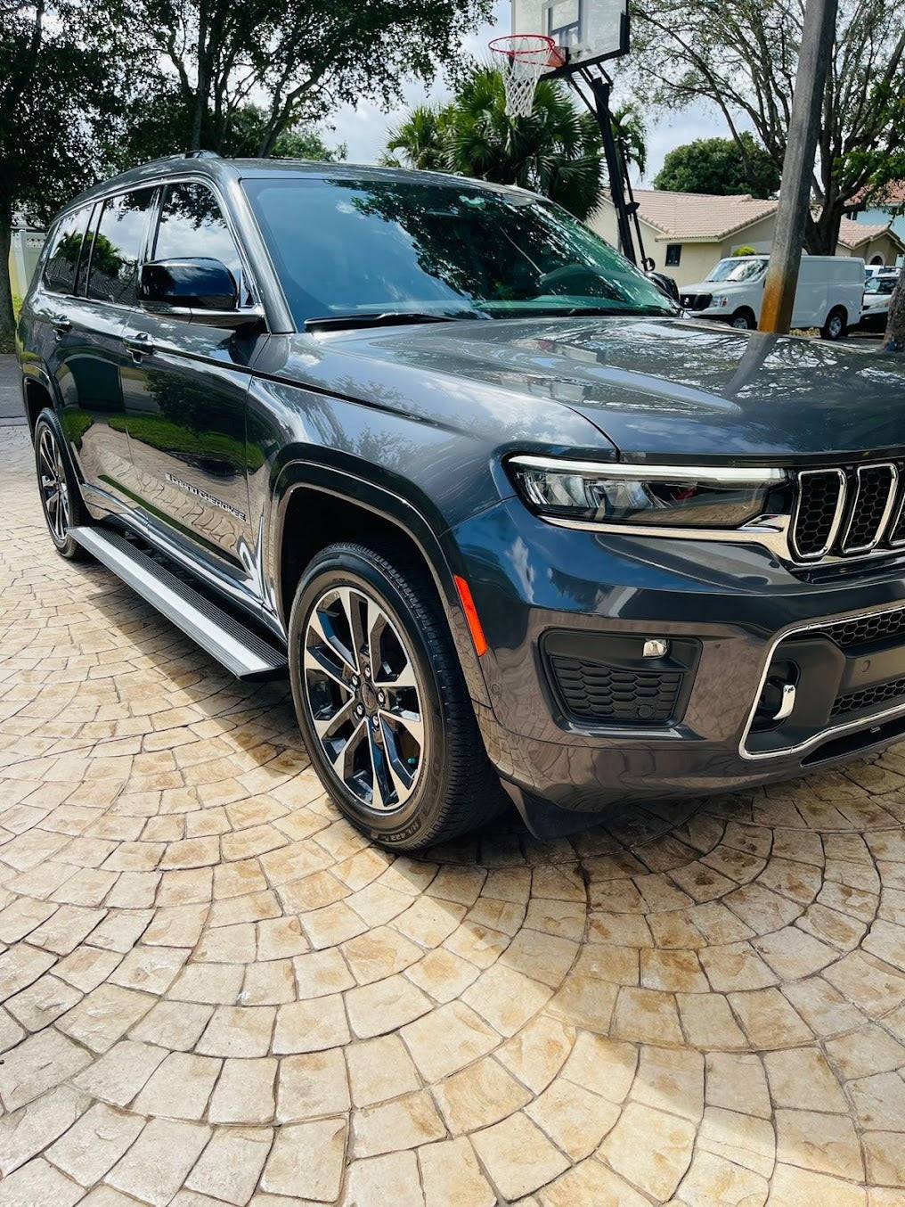 AutoTech Trends Running boards and steps for Jeep Grand Cherokee 5th 2022-2023 - The best-selling, Sleek and Retractable steps on the market for Luxury SUV’s & XUVs that are durable, reliable, electric, retractable, and lit with LEDs. Introducing the E-LUME Series 1 – the first bolt-on retractable Automatic Running Boards designed specifically for Jeep Grand Cherokee 5th 2022-2023. Experience the convenience and style with AutoTech Trends today!